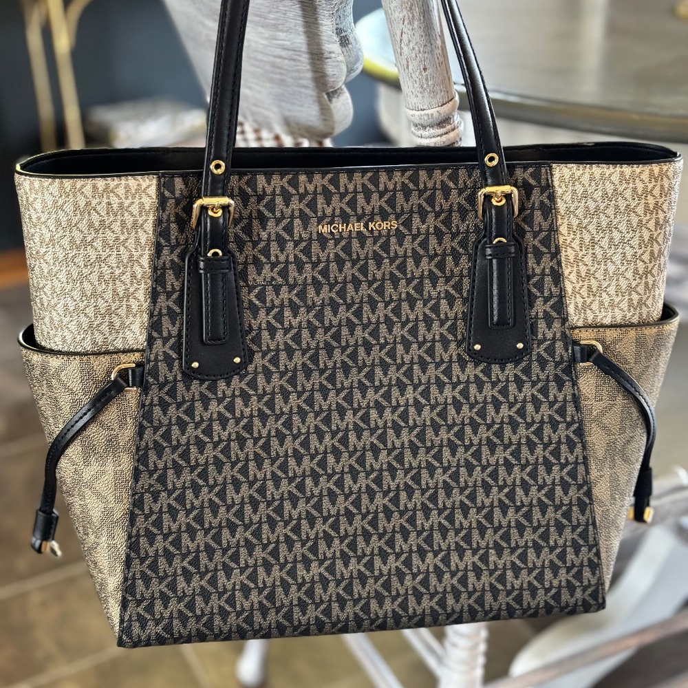 Michael Kors Voyager Tote